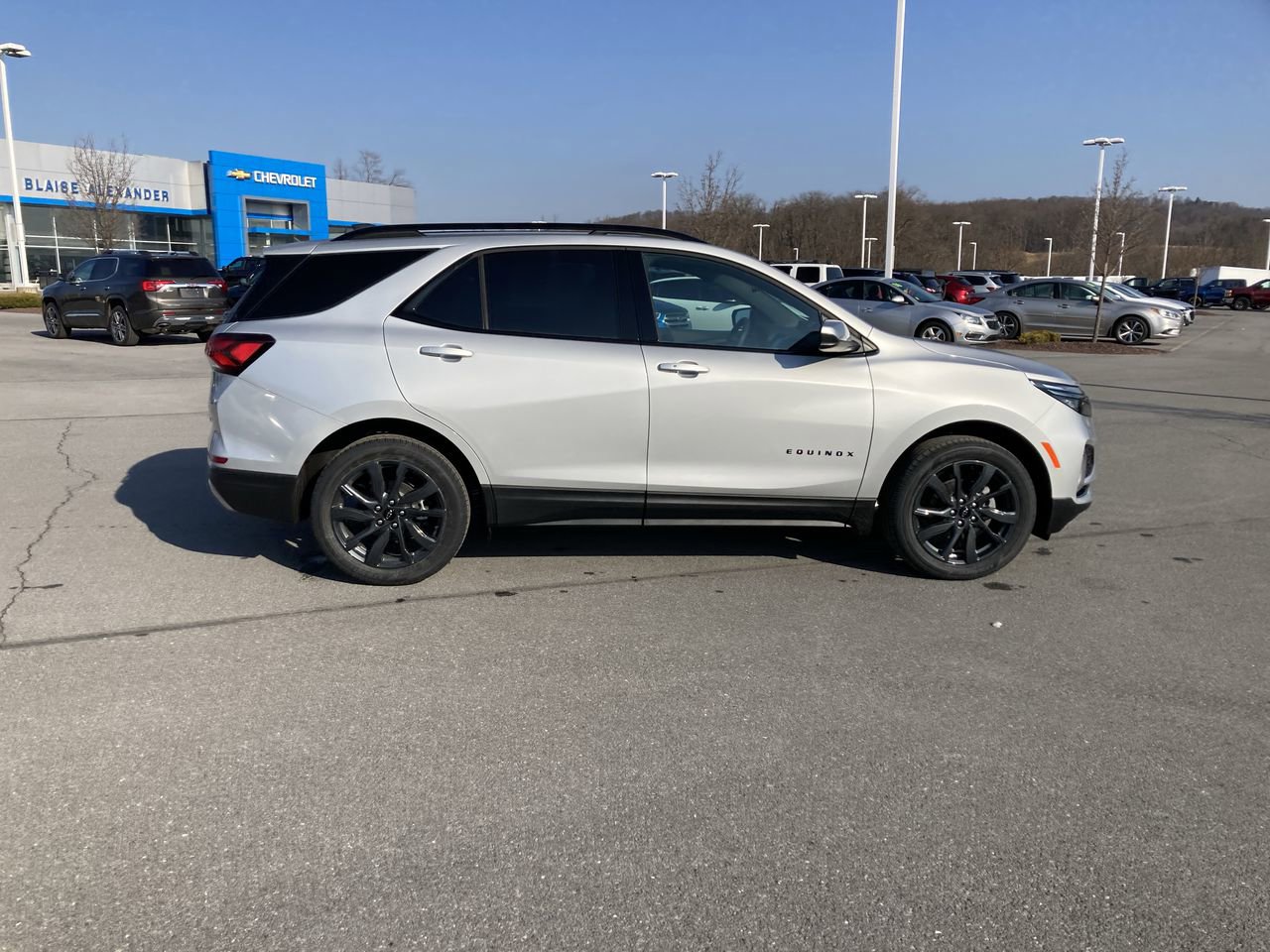 Used 2022 Chevrolet Equinox RS w/ LPO, Floor Liner Package AWD/4WD image 8