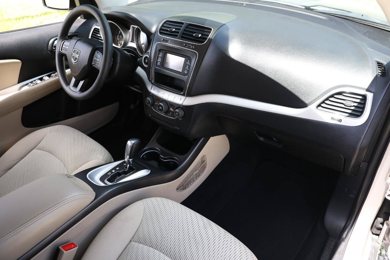 Used 2017 Dodge Journey SXT w/ Comfort/Convenience Group FWD image 18