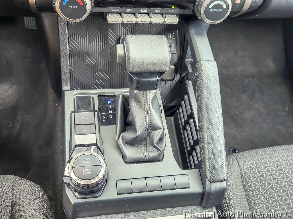 Used 2025 Toyota 4Runner SR5 AWD/4WD image 14