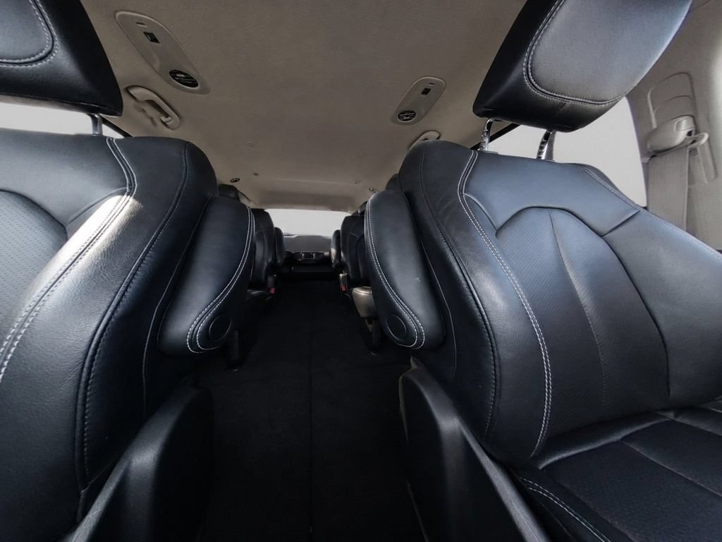 Used 2022 Chrysler Pacifica Touring-L FWD image 25
