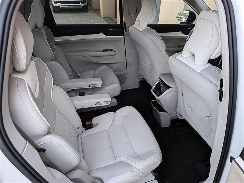 Used 2025 Volvo EX90 Ultra AWD/4WD image 30