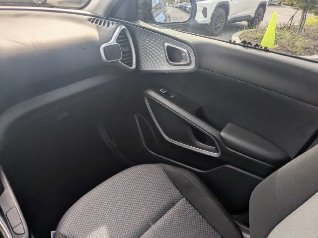 Used 2022 Kia Soul LX FWD image 16