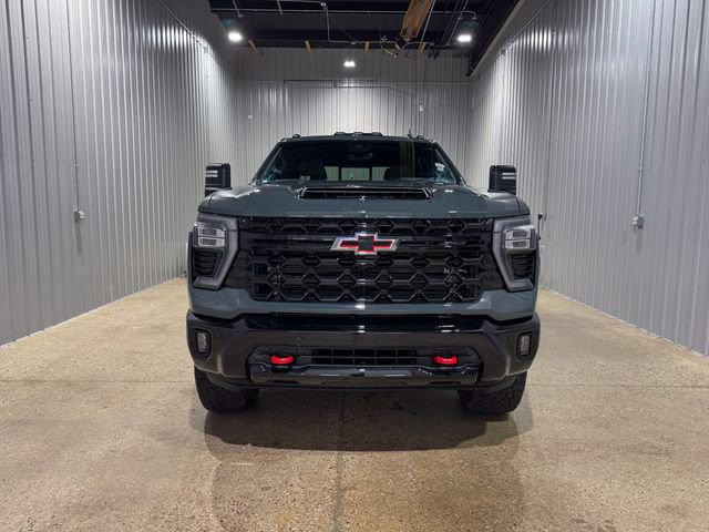 Used 2025 Chevrolet Silverado 2500 ZR2 w/ Technology Package AWD/4WD image 9
