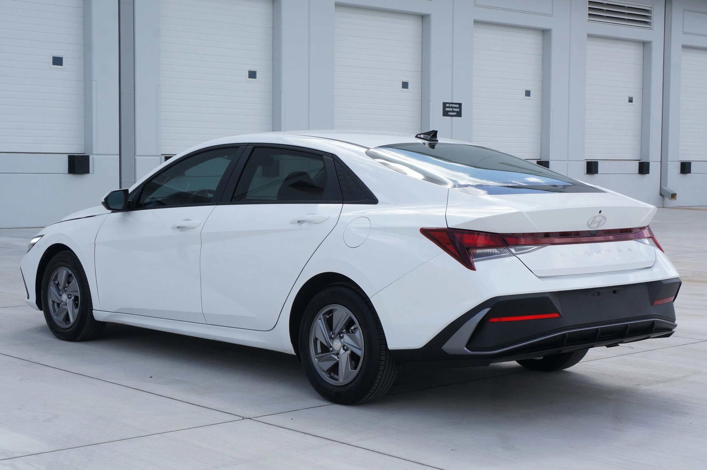 Used 2024 Hyundai Elantra SE image 10