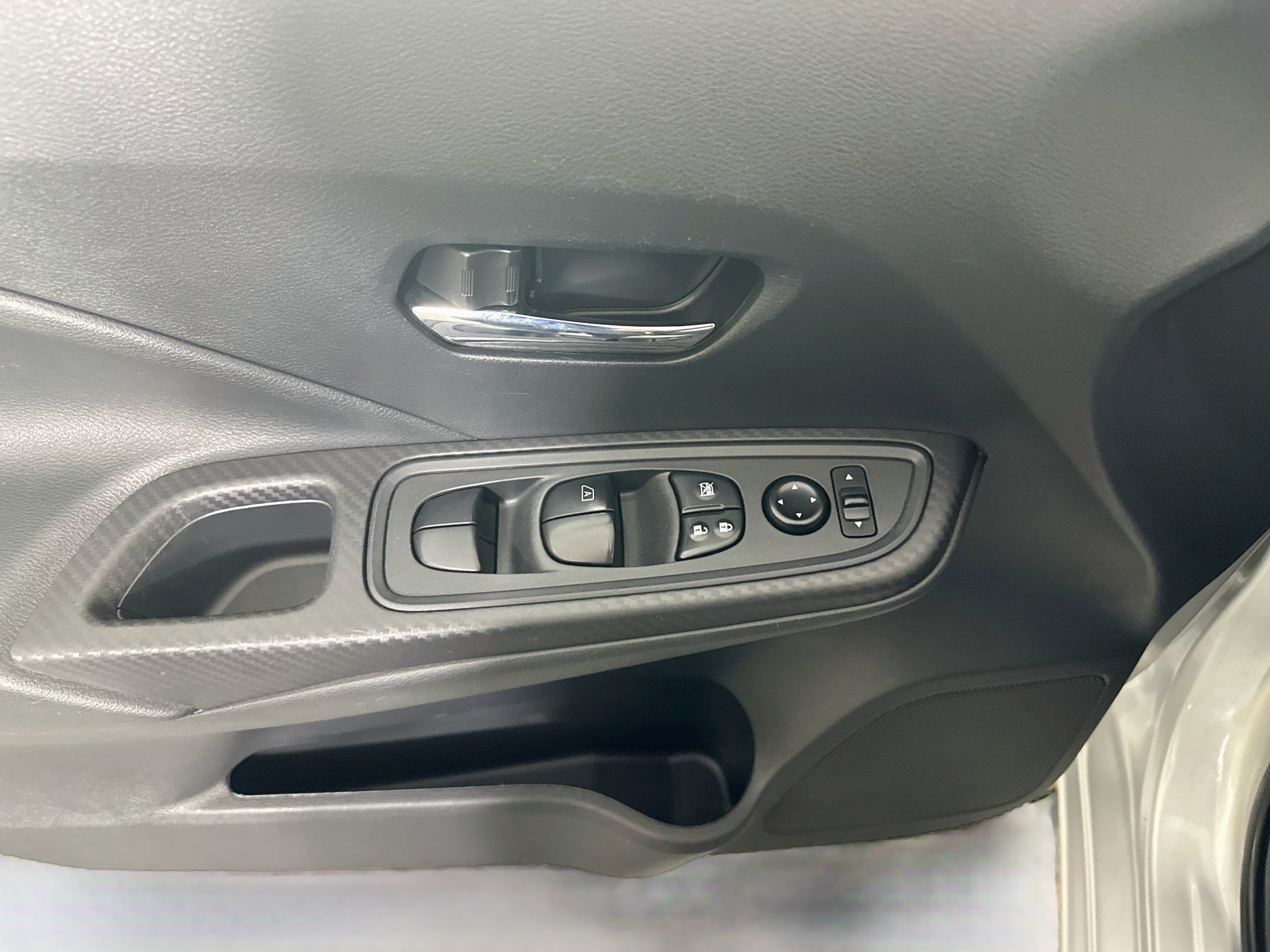 Used 2024 Nissan Versa SV FWD image 15