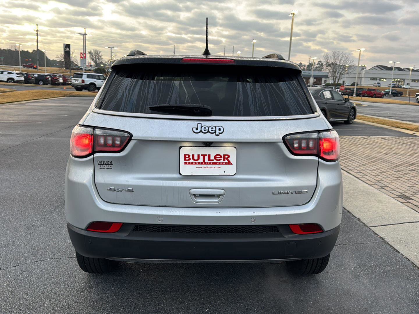 Used 2024 Jeep Compass Limited image 4