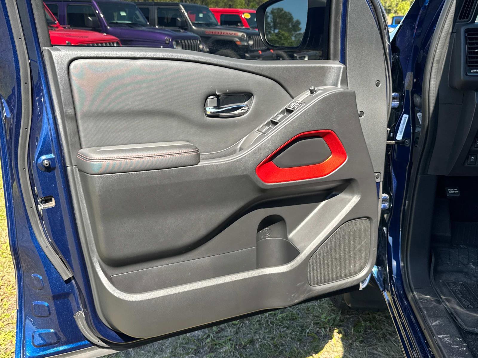 Used 2023 Nissan Frontier PRO-4X w/ Technology Package image 17