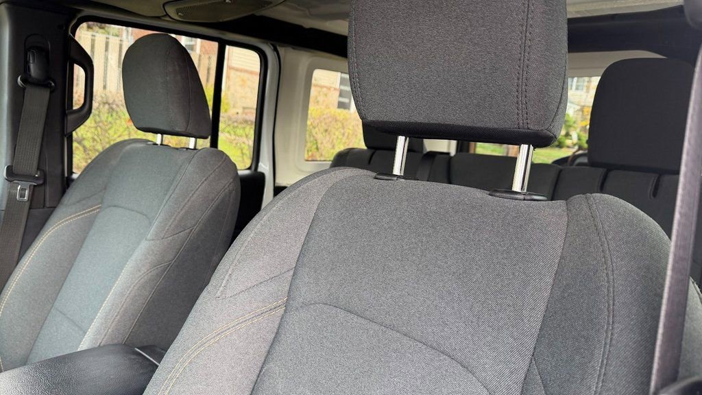 Used 2024 Jeep Wrangler Sport S image 10