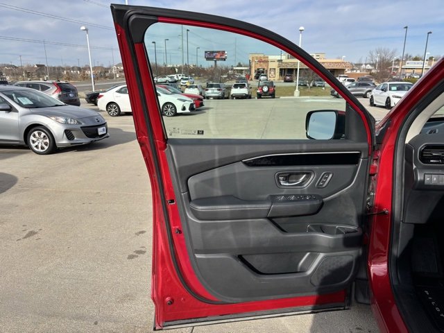 Certified 2025 Honda Pilot Touring image 10