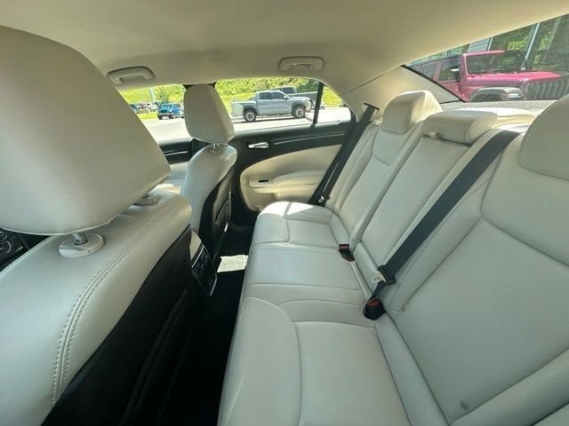 Used 2020 Chrysler 300 Touring L w/ Quick Order Package 2EF RWD image 33