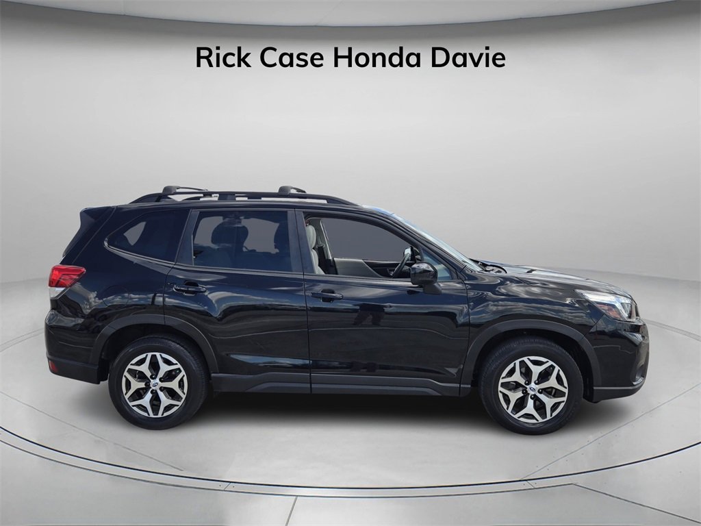 Used 2020 Subaru Forester Premium image 3