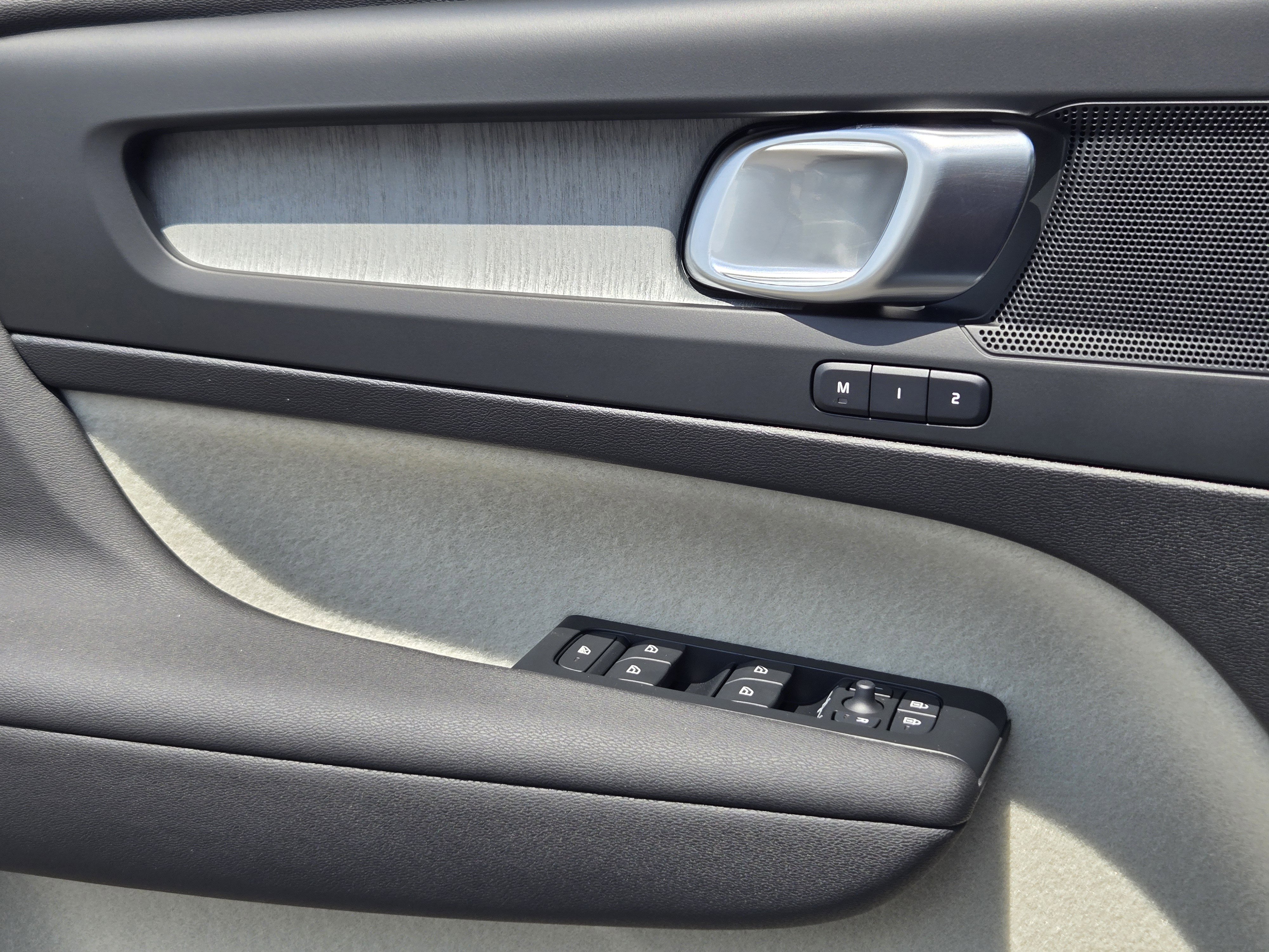 New 2026 Volvo XC40 B5 Plus w/ Protection Package Premier image 28