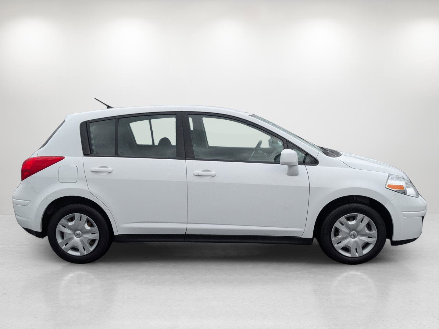 Used 2011 Nissan Versa 1.8 S image 4