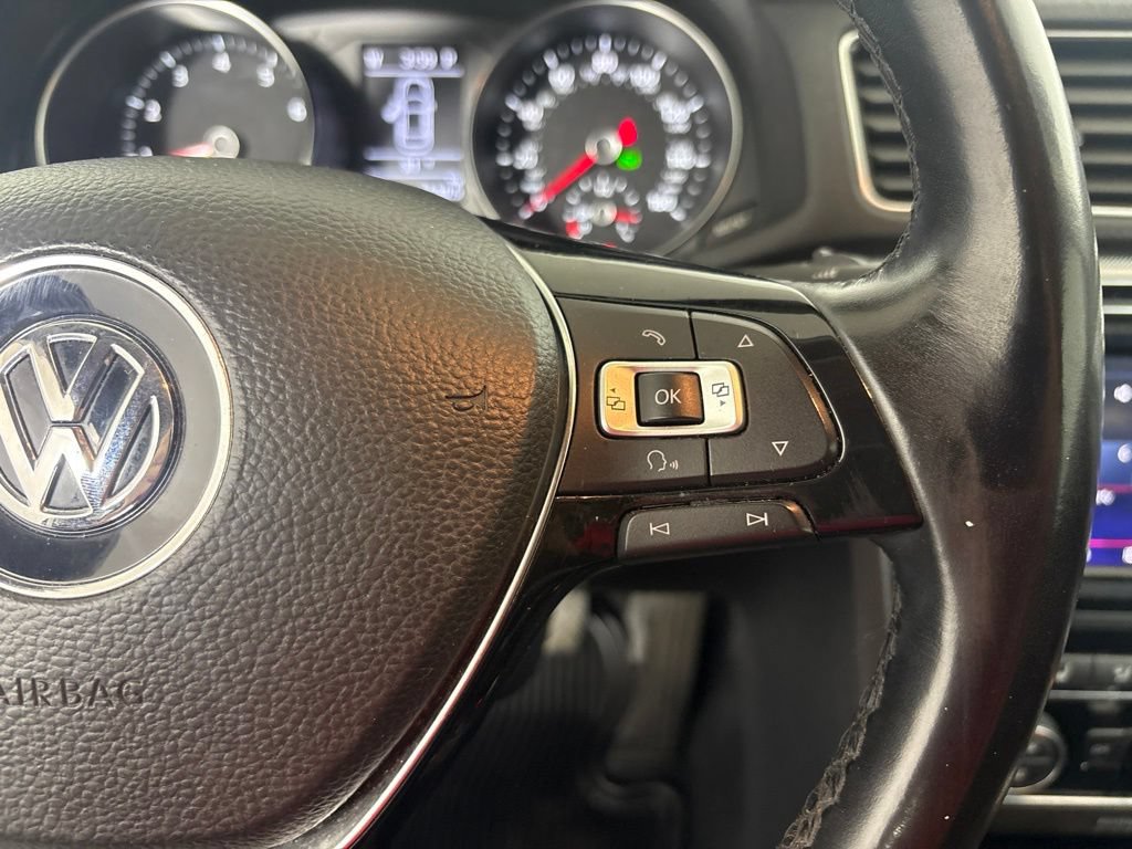 Used 2018 Volkswagen Passat 2.0T SE FWD image 17