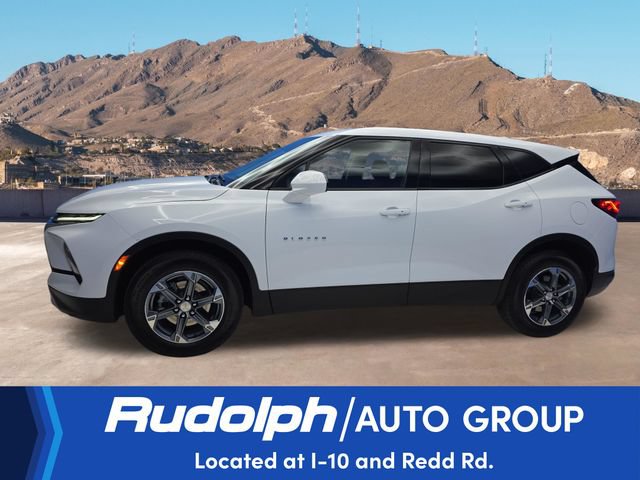 Used 2025 Chevrolet Blazer LT FWD image 2