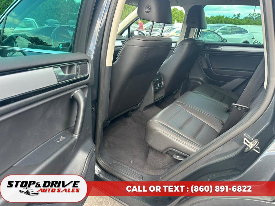 Used 2016 Volkswagen Touareg Sport AWD/4WD image 12