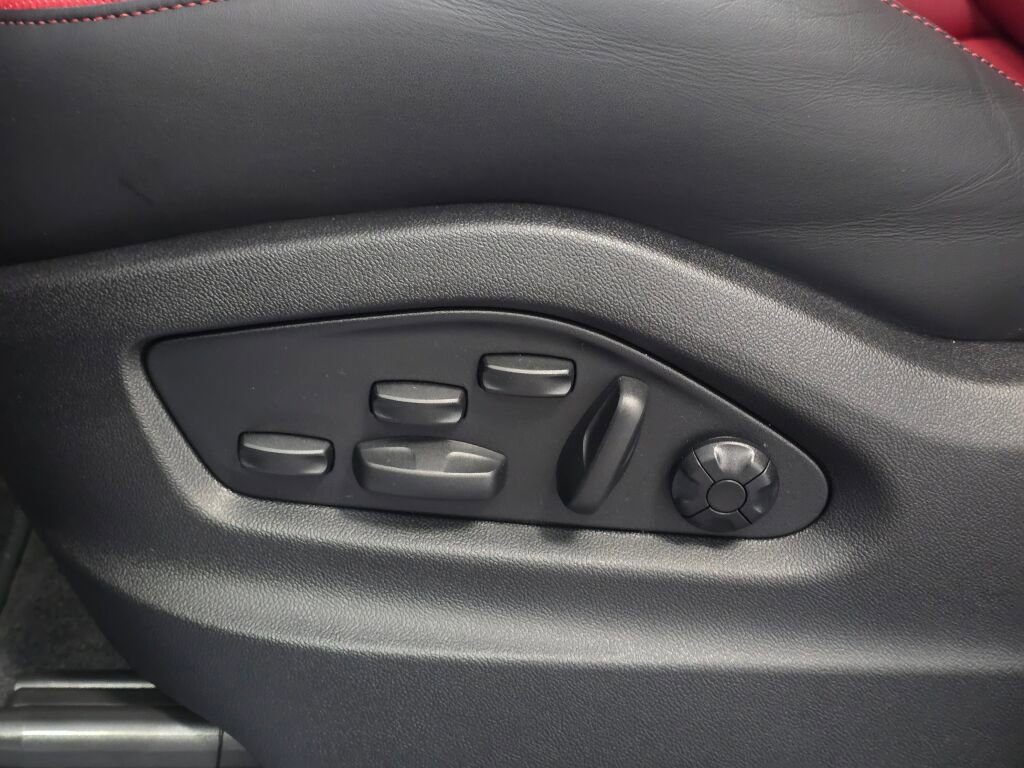 New 2026 Porsche Cayenne GTS image 37