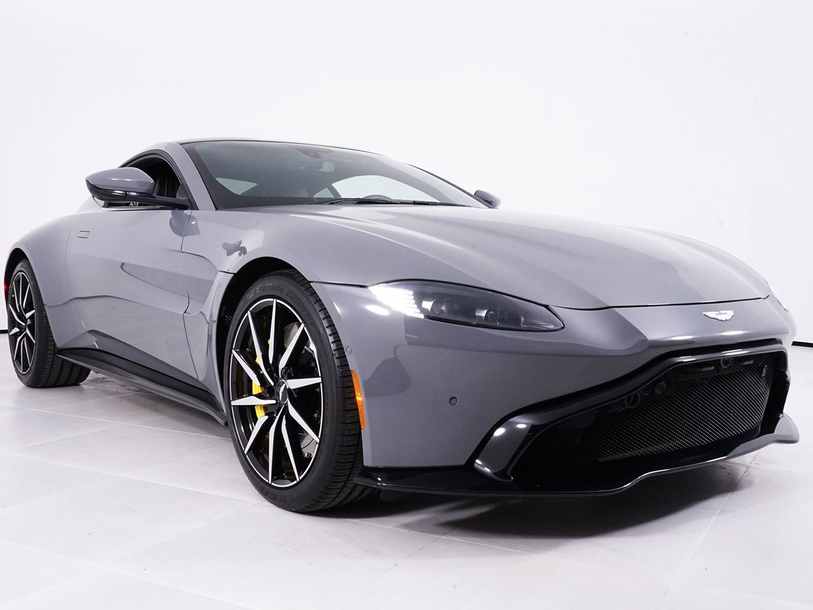 Used 2019 Aston Martin V8 Vantage Coupe image 17