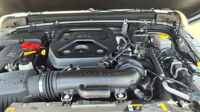 Used 2025 Jeep Wrangler Sahara image 31