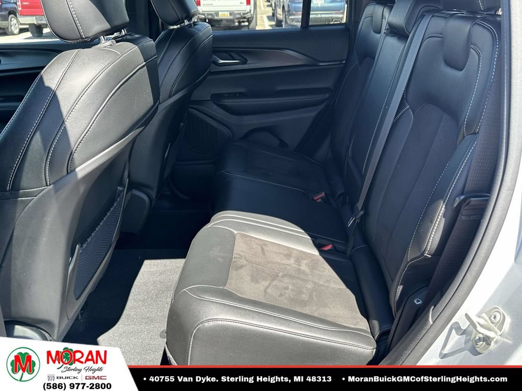 Used 2023 Jeep Grand Cherokee Altitude AWD/4WD image 11