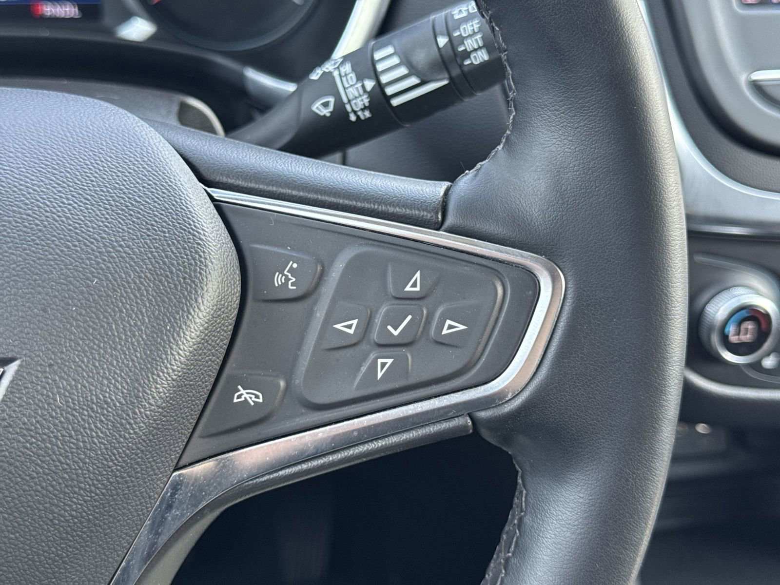 Used 2024 Chevrolet Equinox LT FWD image 20