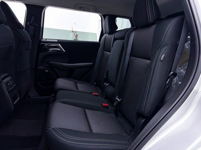 New 2026 Mitsubishi Outlander ES FWD image 23