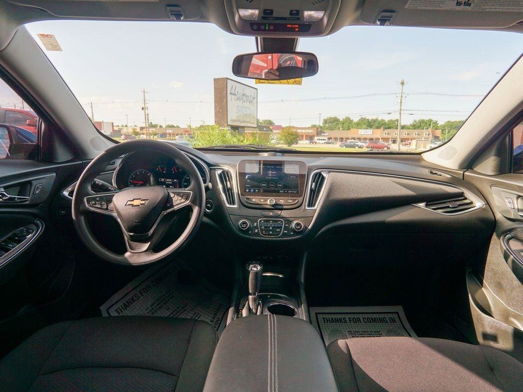Used 2019 Chevrolet Malibu LT FWD image 13