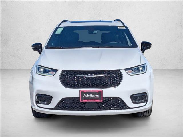 New 2026 Chrysler Pacifica Limited w/ Uconnect Theater Family Group image 6