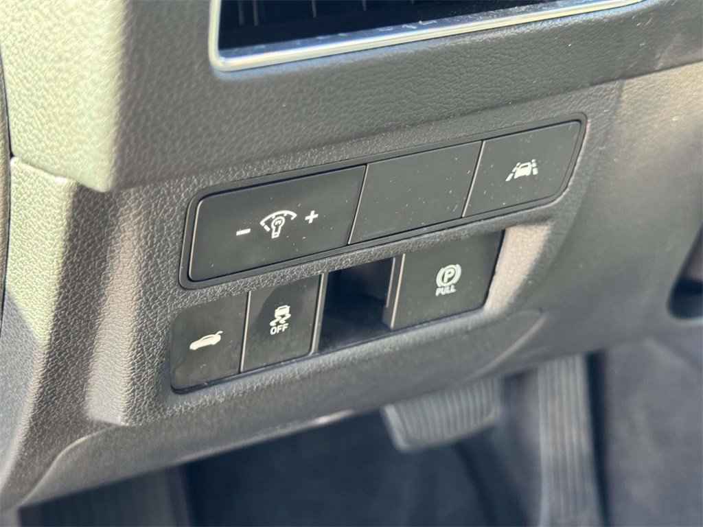 Used 2020 Hyundai Sonata Limited image 16