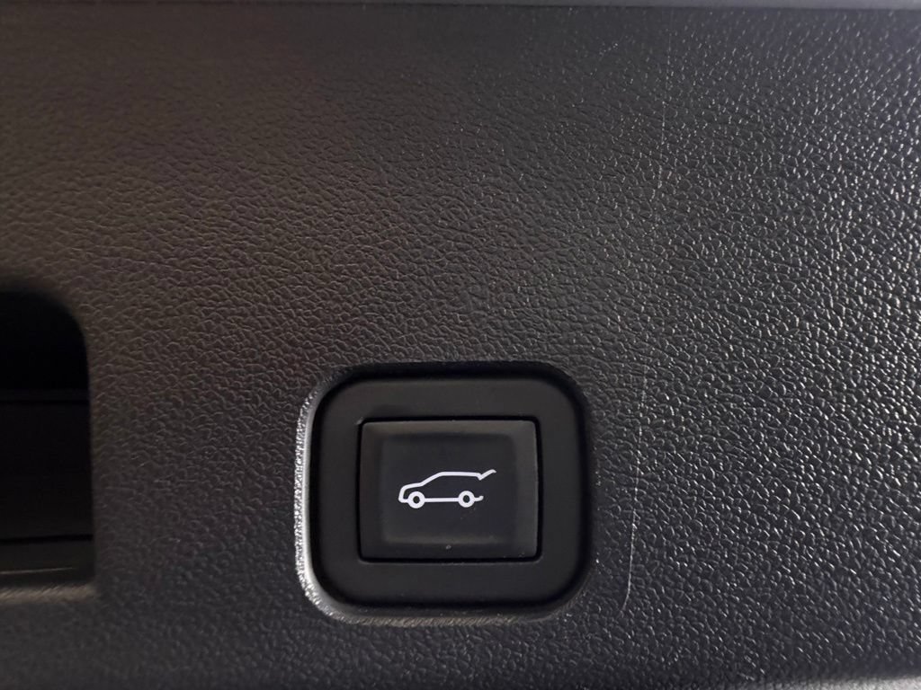 Used 2025 Chevrolet Traverse LT FWD image 31
