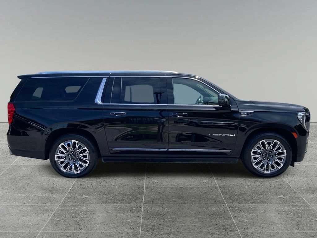 Used 2023 GMC Yukon XL Denali Ultimate AWD/4WD image 6