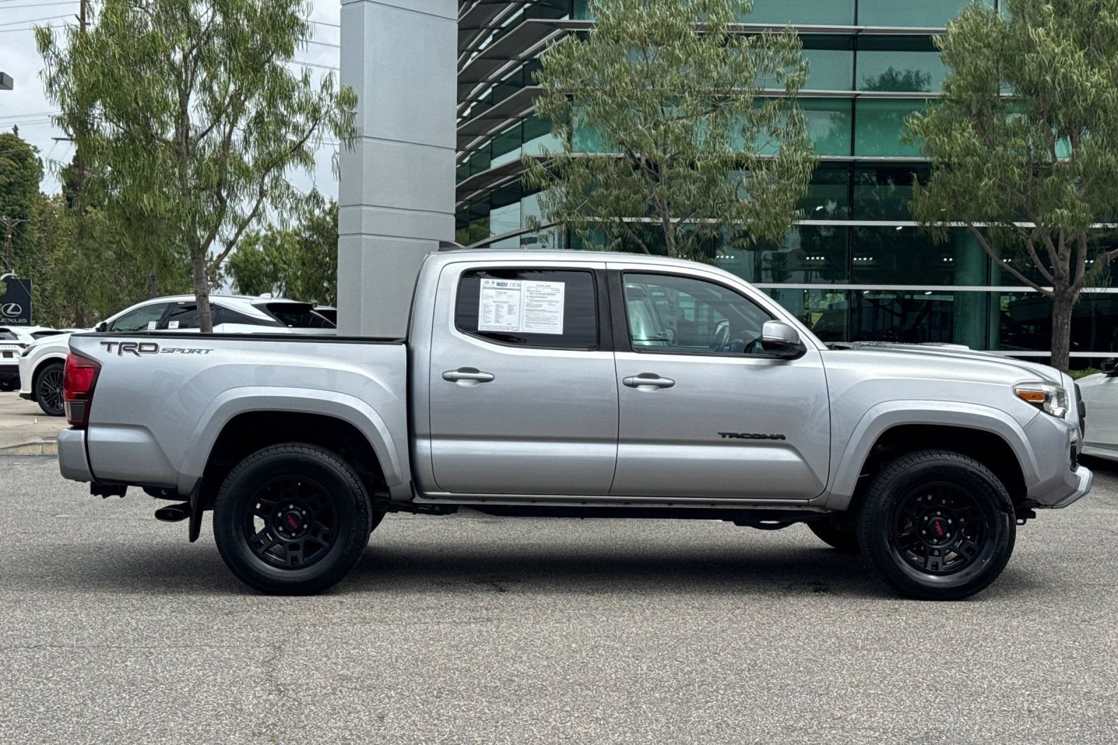Used 2019 Toyota Tacoma TRD Sport w/ Technology Package RWD image 3