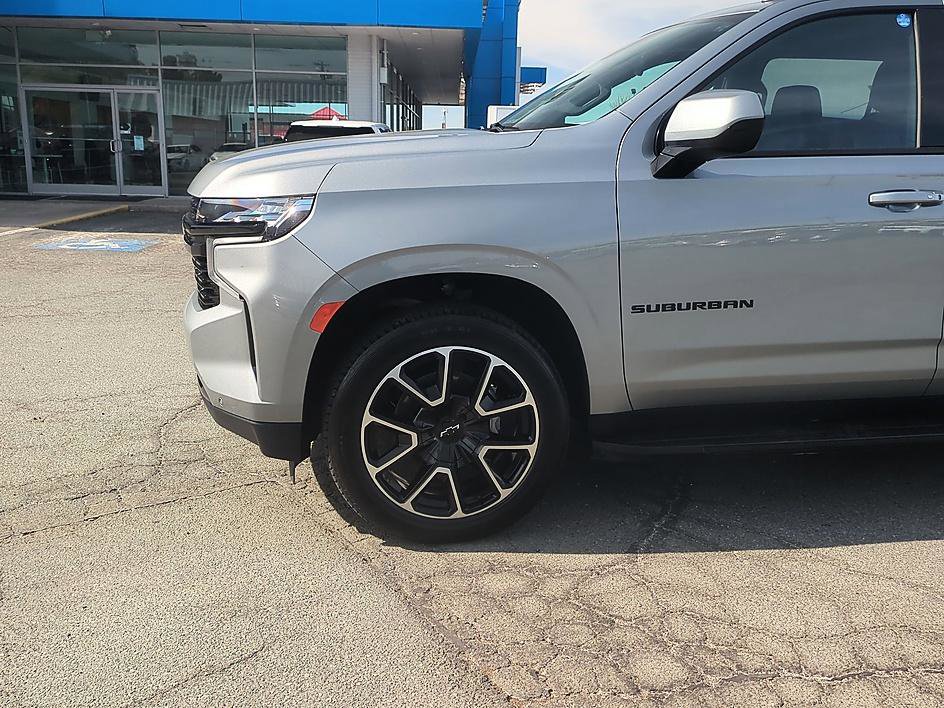 Used 2024 Chevrolet Suburban RST RWD image 10