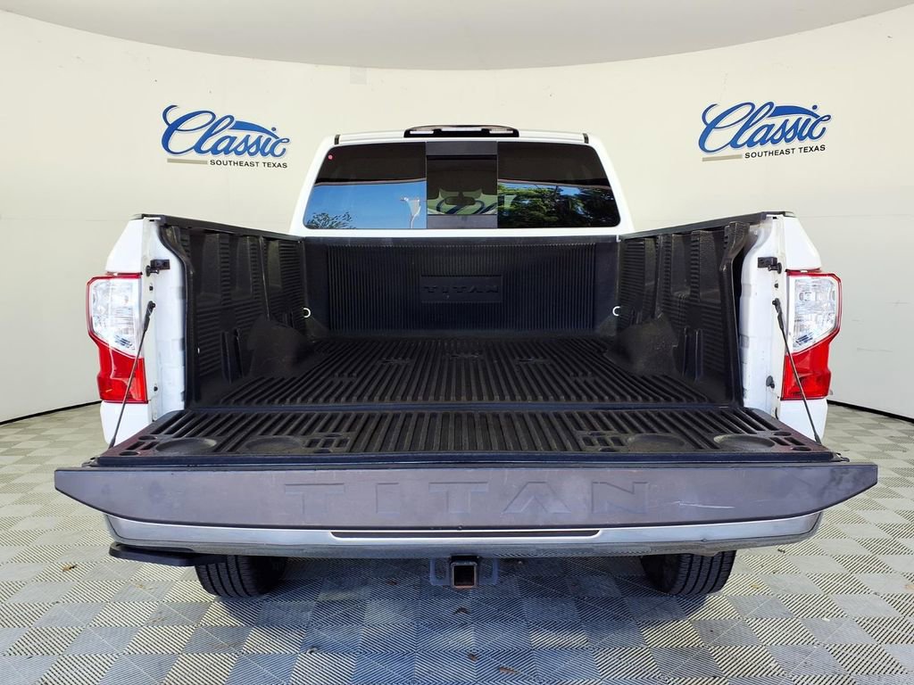 Used 2018 Nissan Titan SV image 5