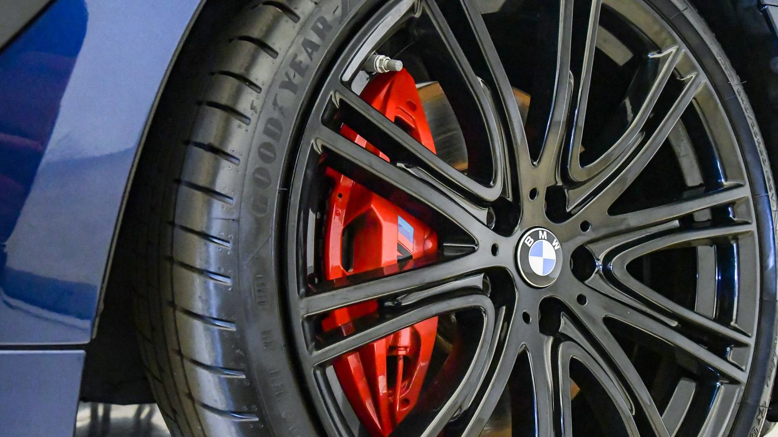 Used 2020 BMW M550i xDrive w/ Executive Package image 35