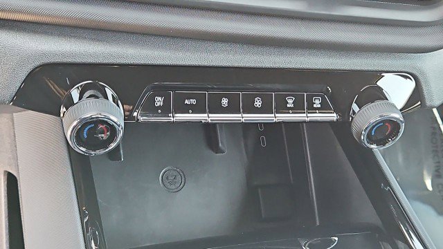 Used 2025 Chevrolet Silverado EV LT w/ LT Premium Package image 17