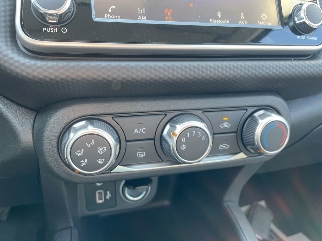 New 2025 Nissan Kicks Play S image 27