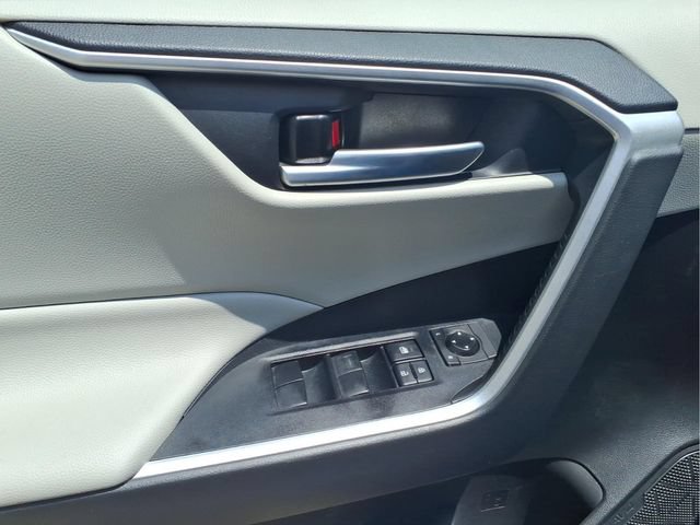 Used 2021 Toyota RAV4 XLE AWD/4WD image 11