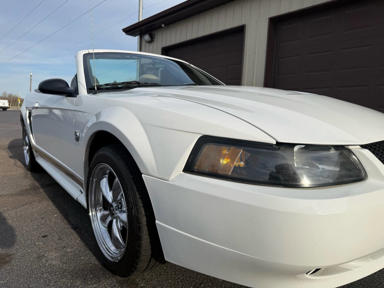 Used 2004 Ford Mustang Deluxe Convertible image 22