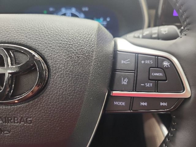Certified 2025 Toyota Highlander Limited AWD/4WD image 63