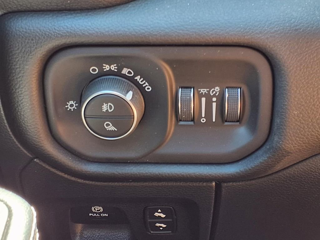 Used 2025 RAM 1500 Laramie w/ Sport Appearance Package AWD/4WD image 19