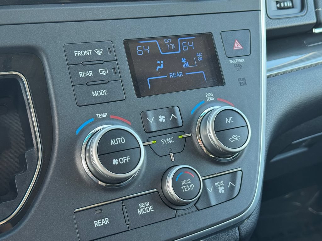Used 2015 Toyota Sienna SE FWD image 23