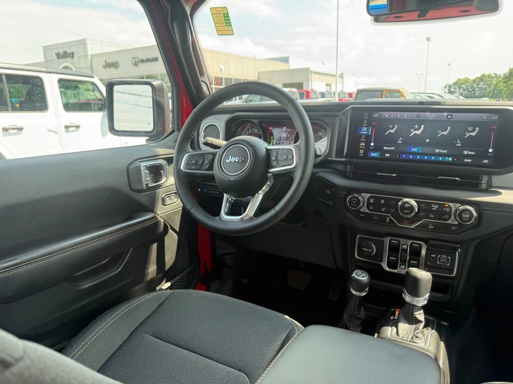 Used 2025 Jeep Wrangler Unlimited Sahara AWD/4WD image 56