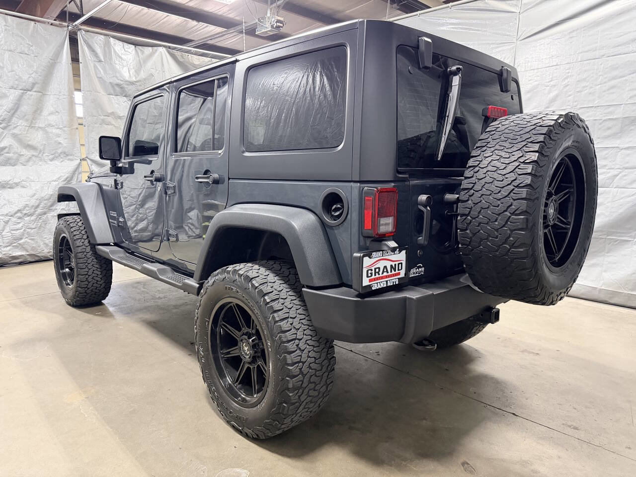 Used 2018 Jeep Wrangler Unlimited Sport w/ Connectivity Group image 7
