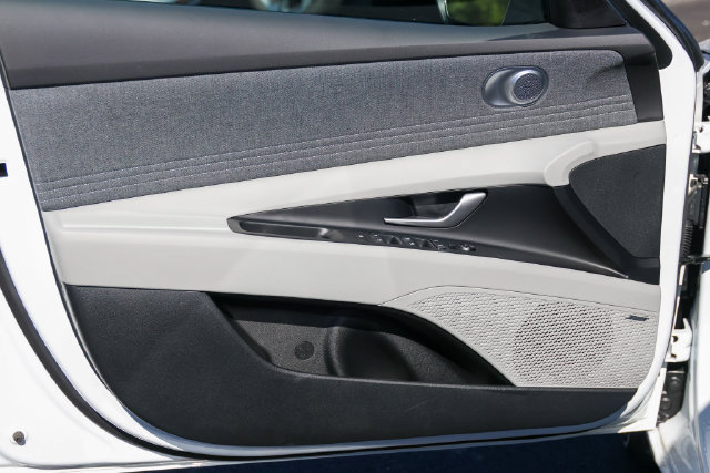 New 2026 Hyundai Elantra Limited FWD image 10