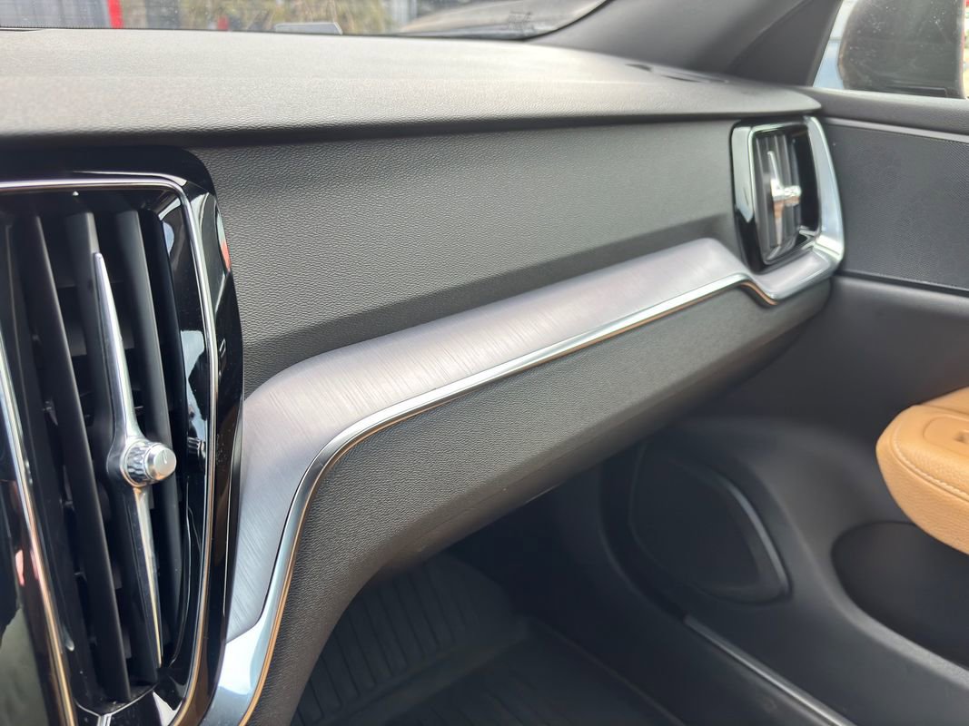 Used 2020 Volvo V60 T5 Cross Country w/ Protection Package Premier image 23