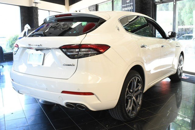 Used 2023 Maserati Levante GT AWD/4WD image 14