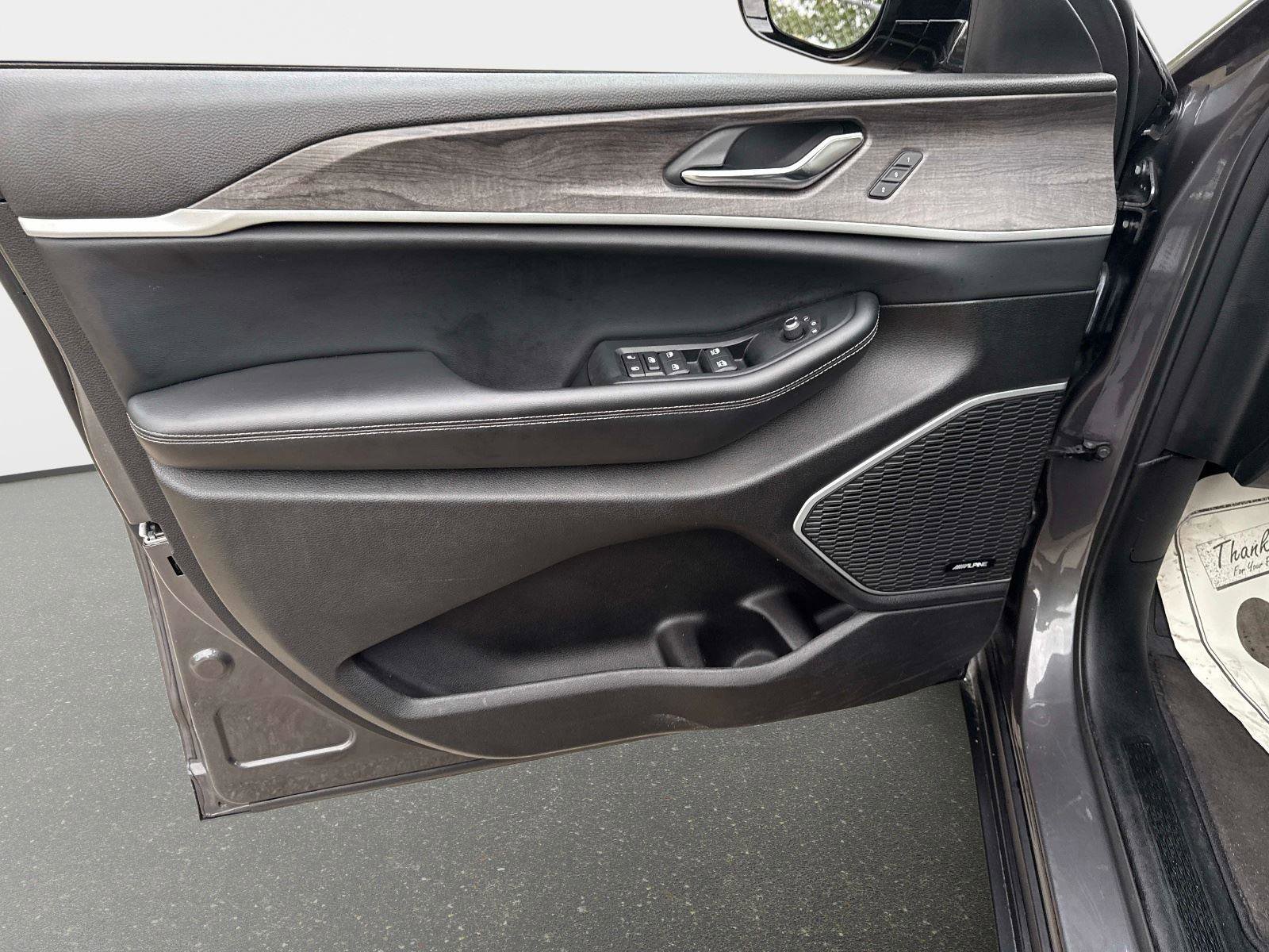 Used 2024 Jeep Grand Cherokee Limited 4xe image 18