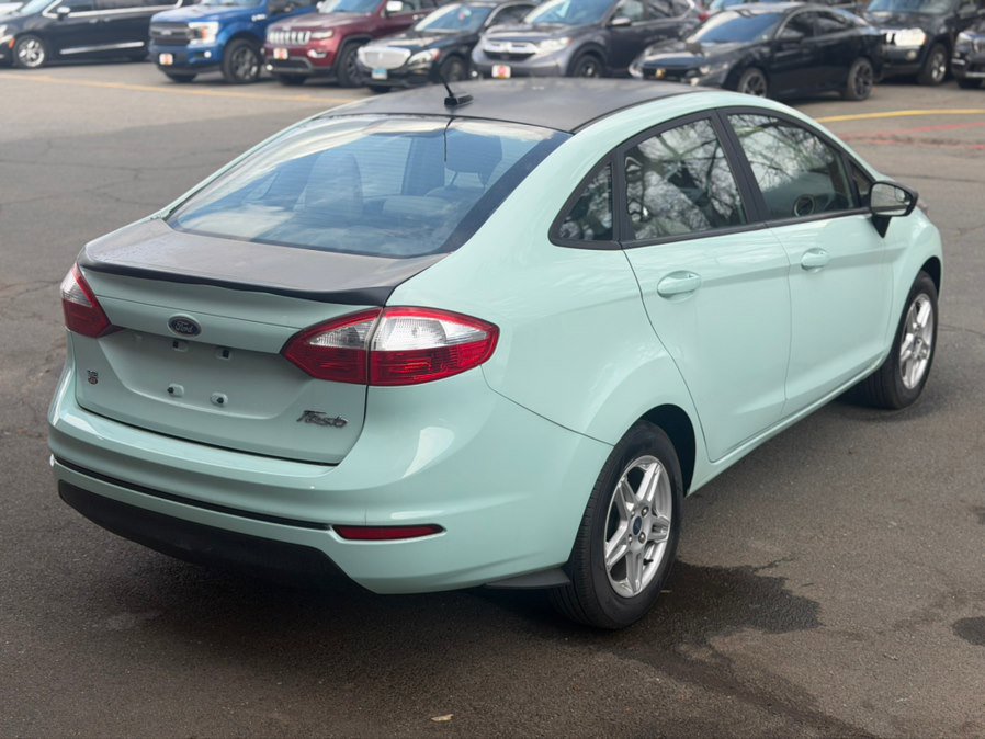 Used 2017 Ford Fiesta SE image 4