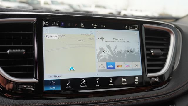New 2026 Chrysler Pacifica Pinnacle FWD image 25